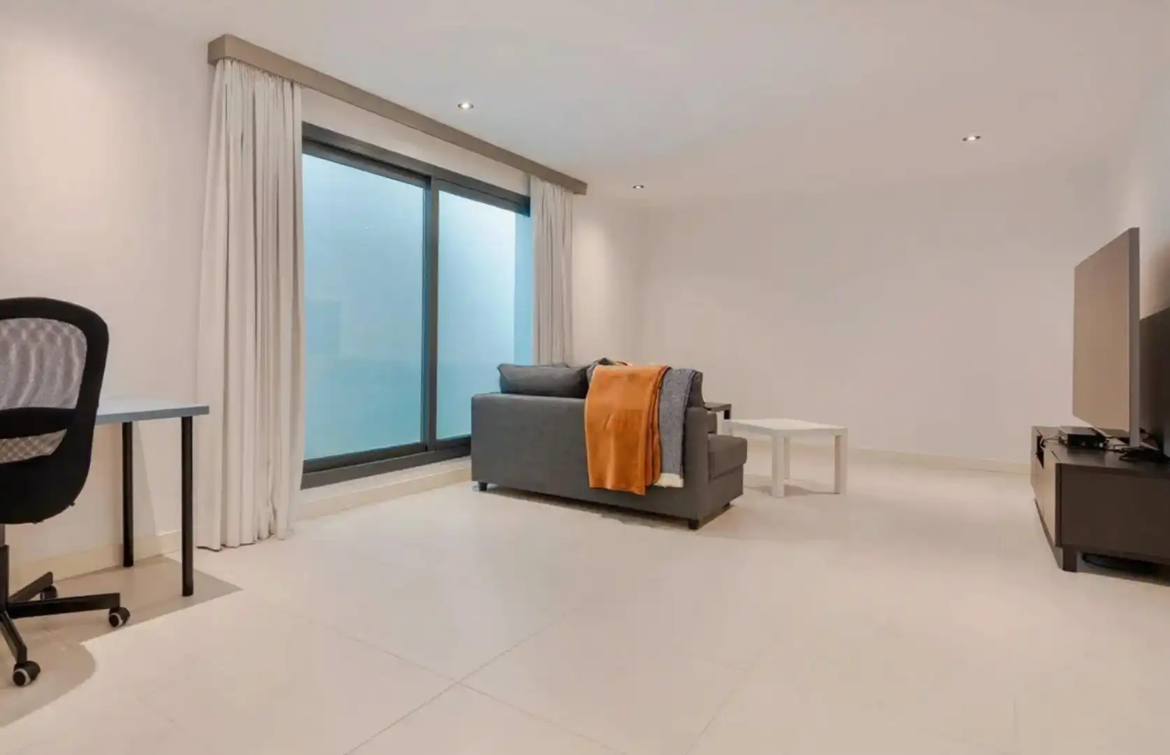 Sala d'estar de Casa o xalet en venda en Marbella amb Aire condicionat, Jardí privat i Terrassa