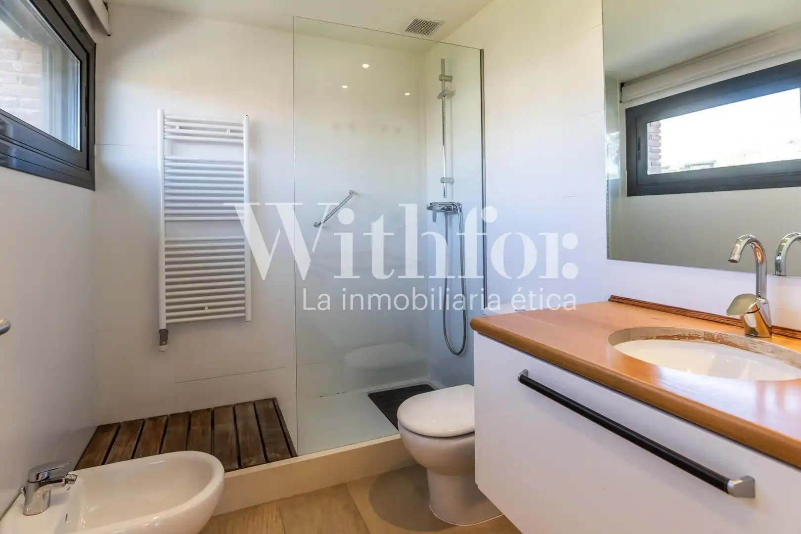 Bathroom of Attic for sale in Barcelona  with Air Conditioner, Heating and Terrace