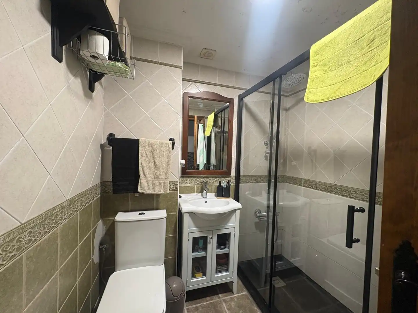 Bathroom of Flat for sale in Algeciras  with Air Conditioner and Heating