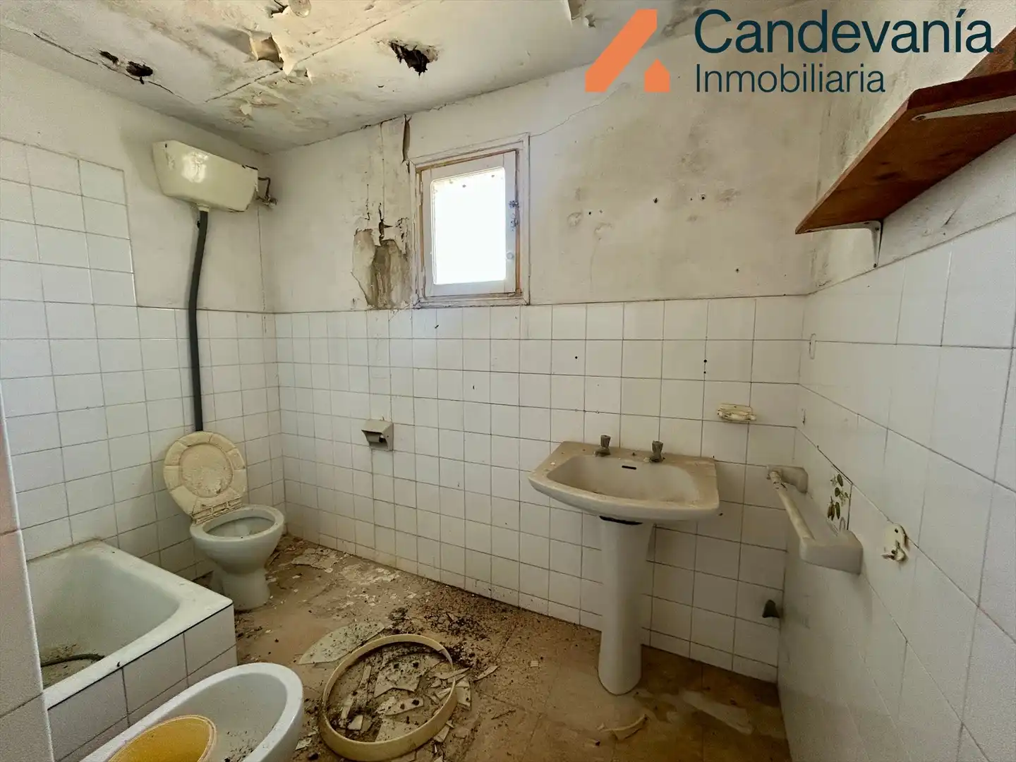 Baño de Nave industrial en venta en Zuera