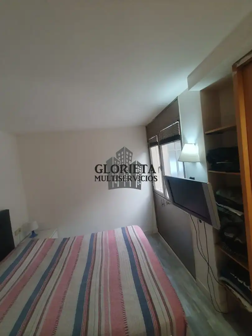 Habitación de Piso en venta en Vigo  con Calefacción, Trastero y Amueblado