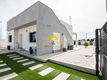 Villa mit Pool zum Verkauf in El Pinar de Campoverde