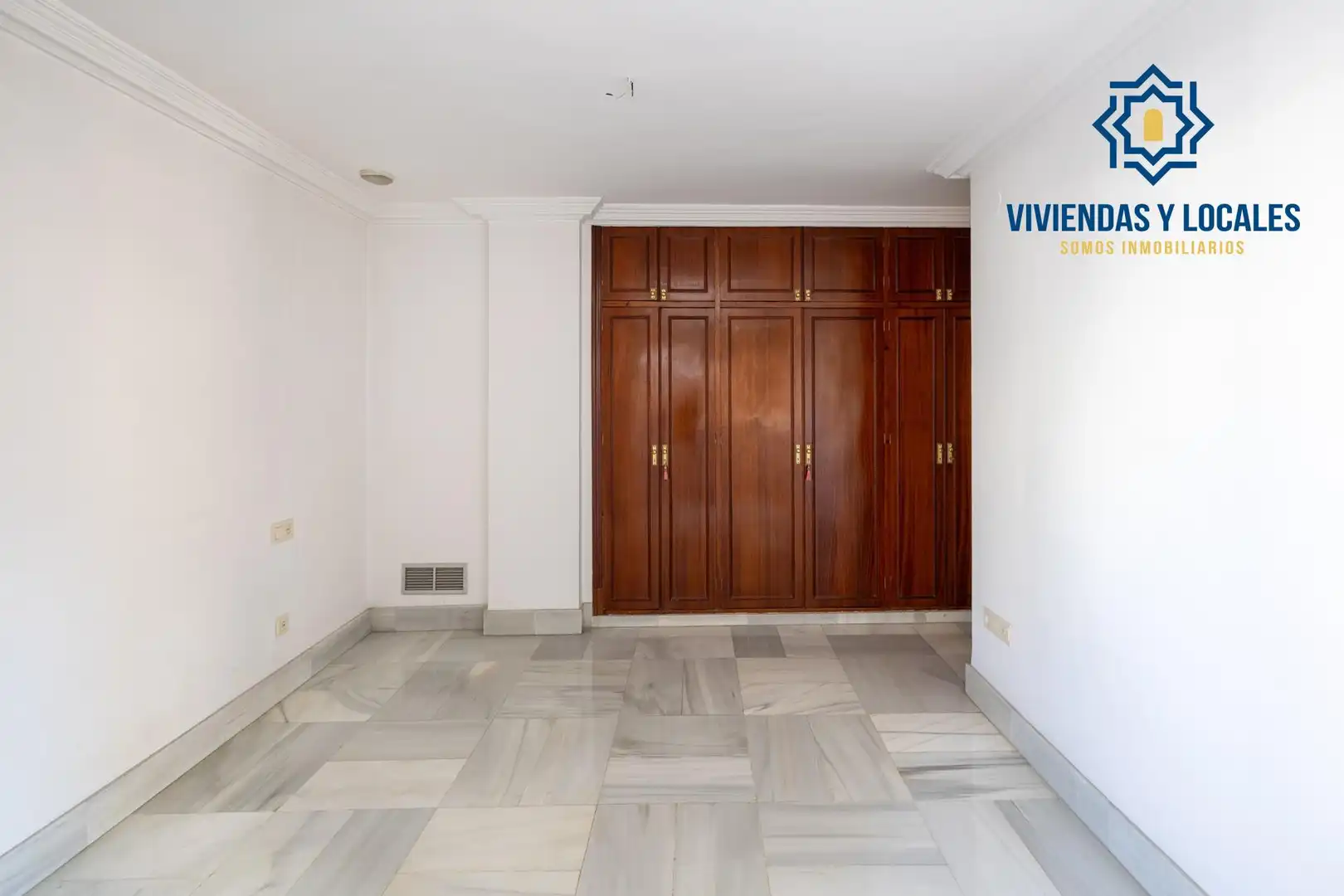 Flat for sale in Granada
