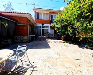 Vista exterior de Casa o xalet en venda en La Puebla de Montalbán amb Aire condicionat, Calefacció i Jardí privat