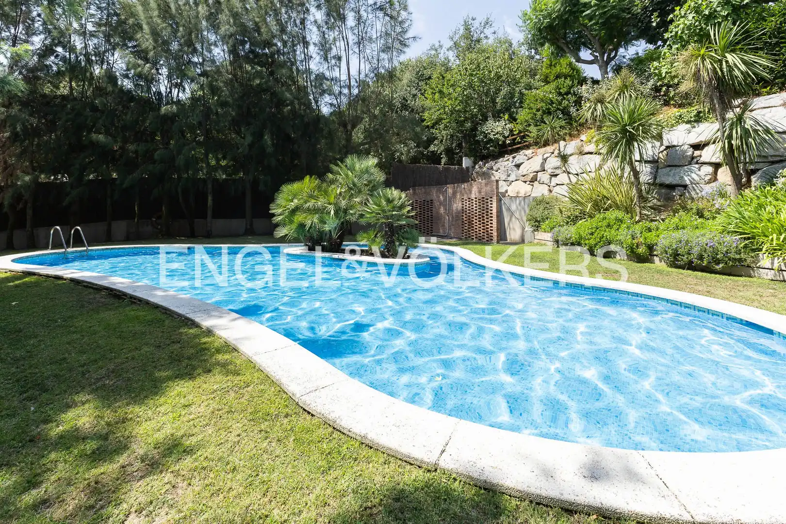Piscina de Casa adosada en venta en Cabrils con Calefacción, Jardín privado y Terraza