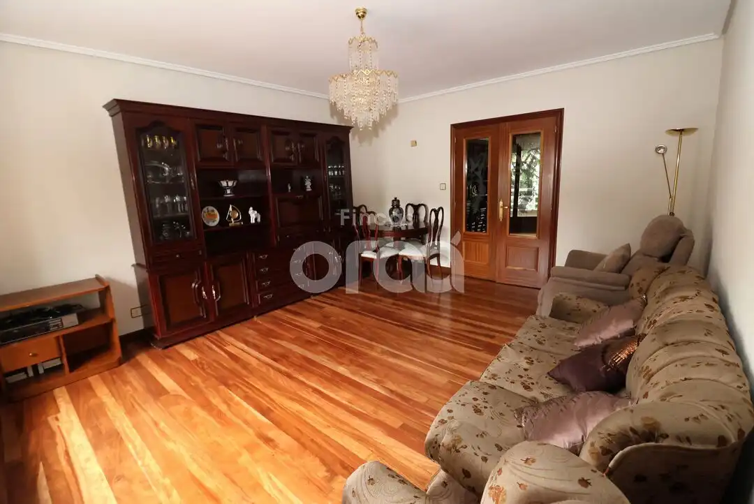 Sala de estar de Piso en venta en Santurtzi  con Calefacción, Amueblado y Balcón