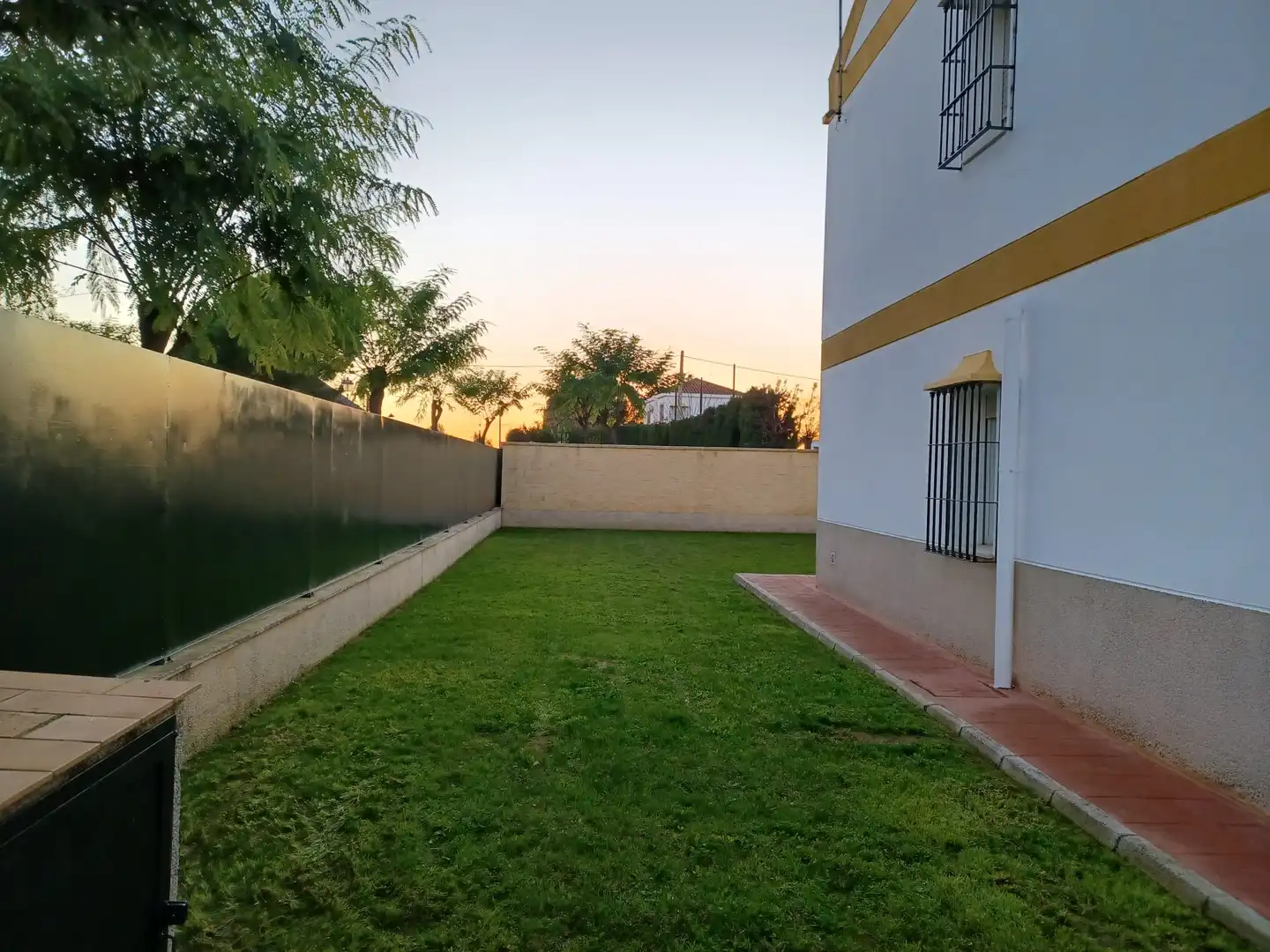 Garden of Houses for sale in Espartinas  with Air Conditioner, Private garden and Oven