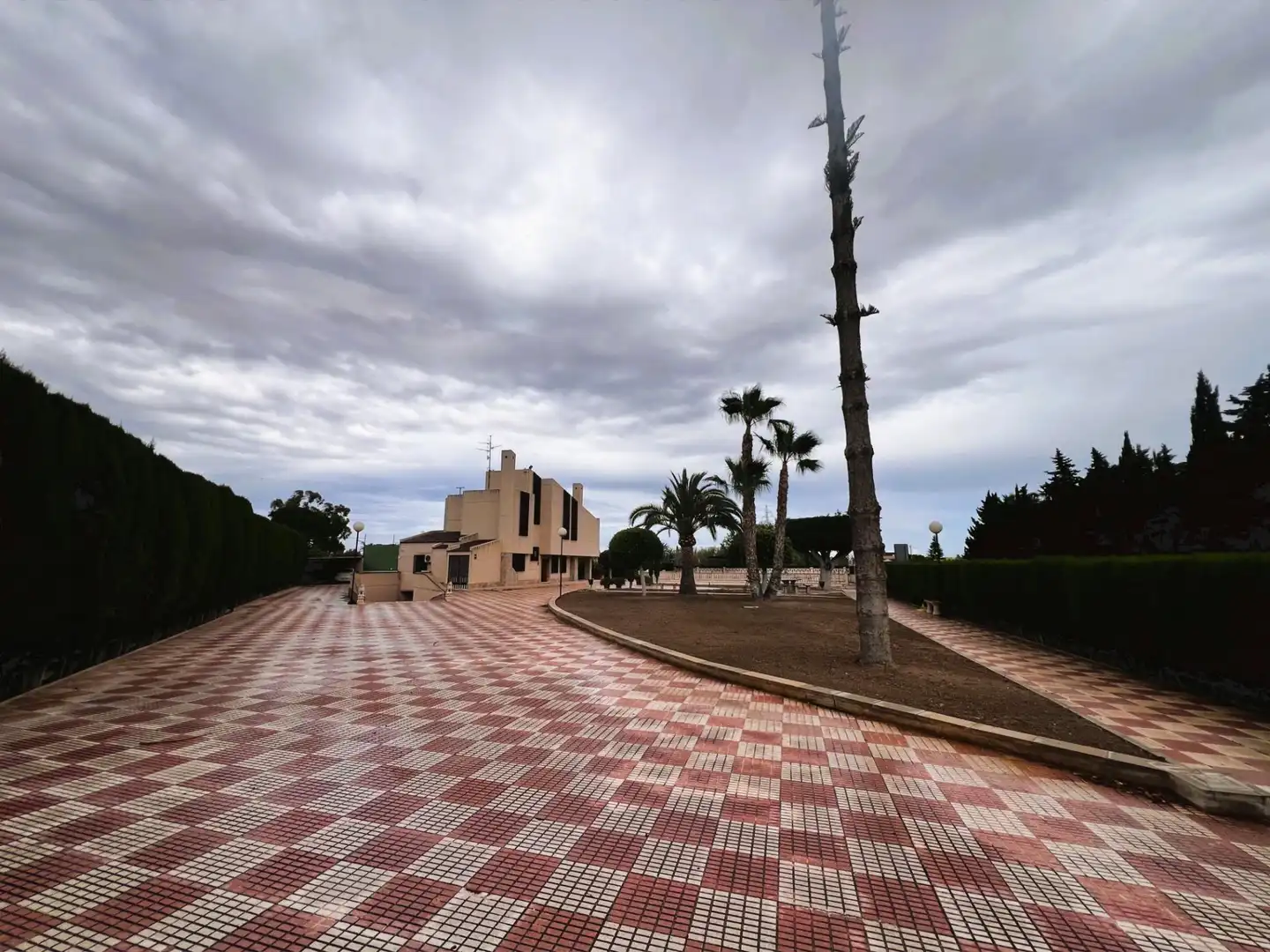 Vista exterior de Casa o xalet en venda en Elche / Elx amb Aire condicionat, Jardí privat i Terrassa