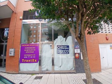 Locale commerciale in affitto a Calle Jacinta Garcia Hernandez