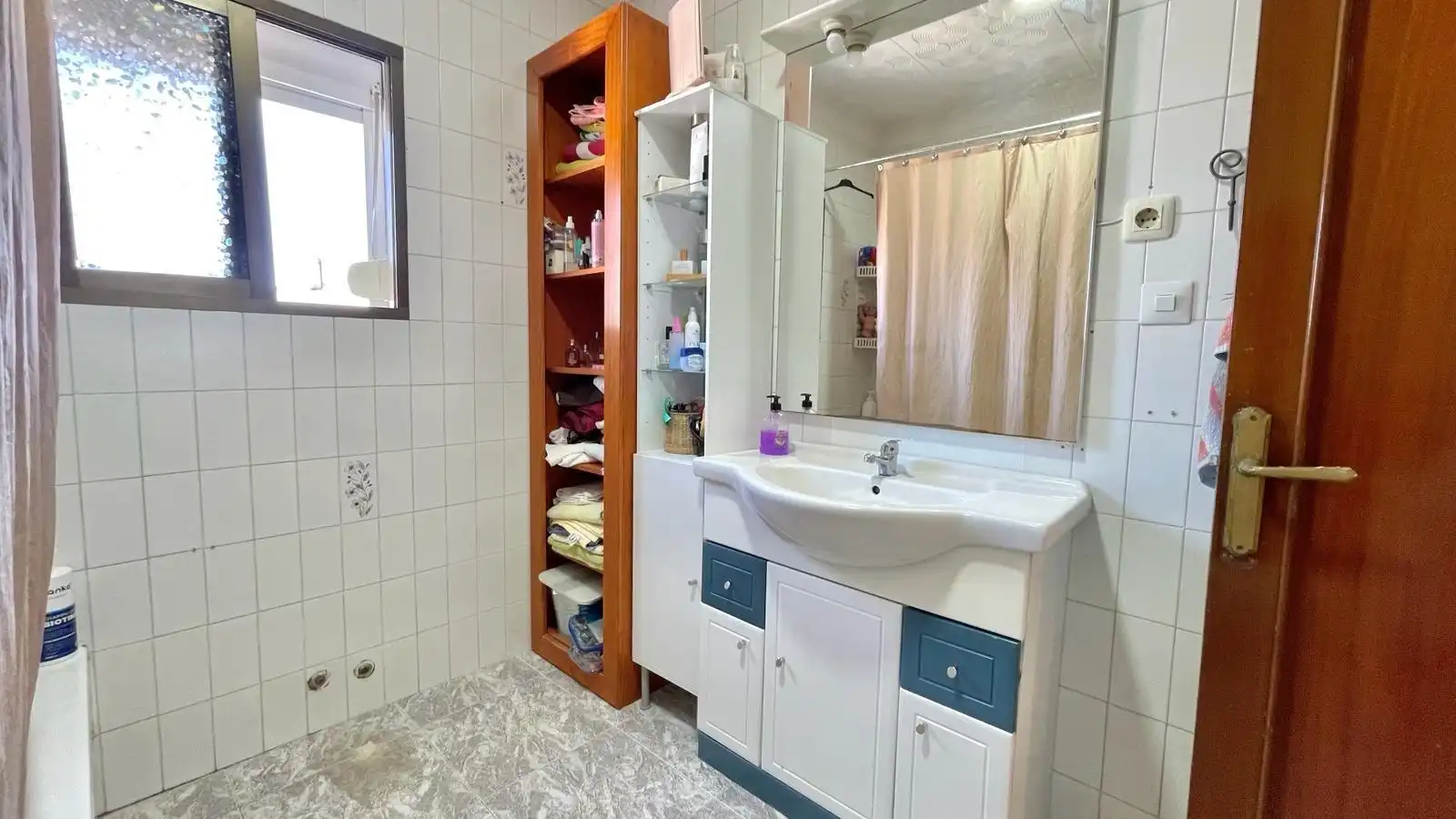 Baño de Piso en venta en El Cuervo de Sevilla con Aire acondicionado