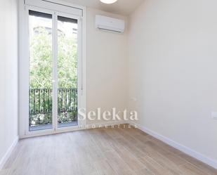 Bedroom of Apartment for sale in  Barcelona Capital  with Air Conditioner, Heating and Balcony