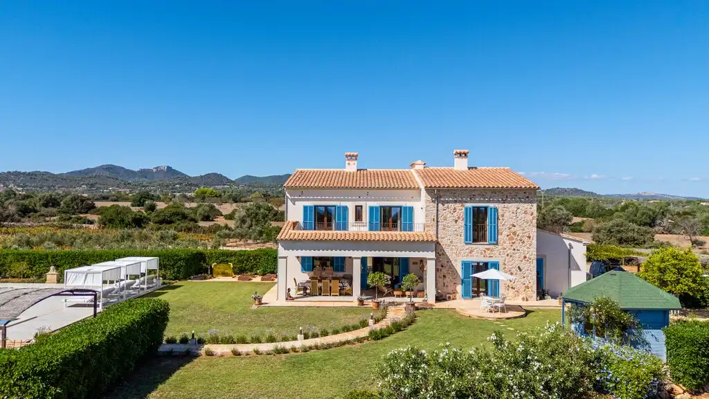 Casa rústica con terraza en venta en Portocolom, imagen 3