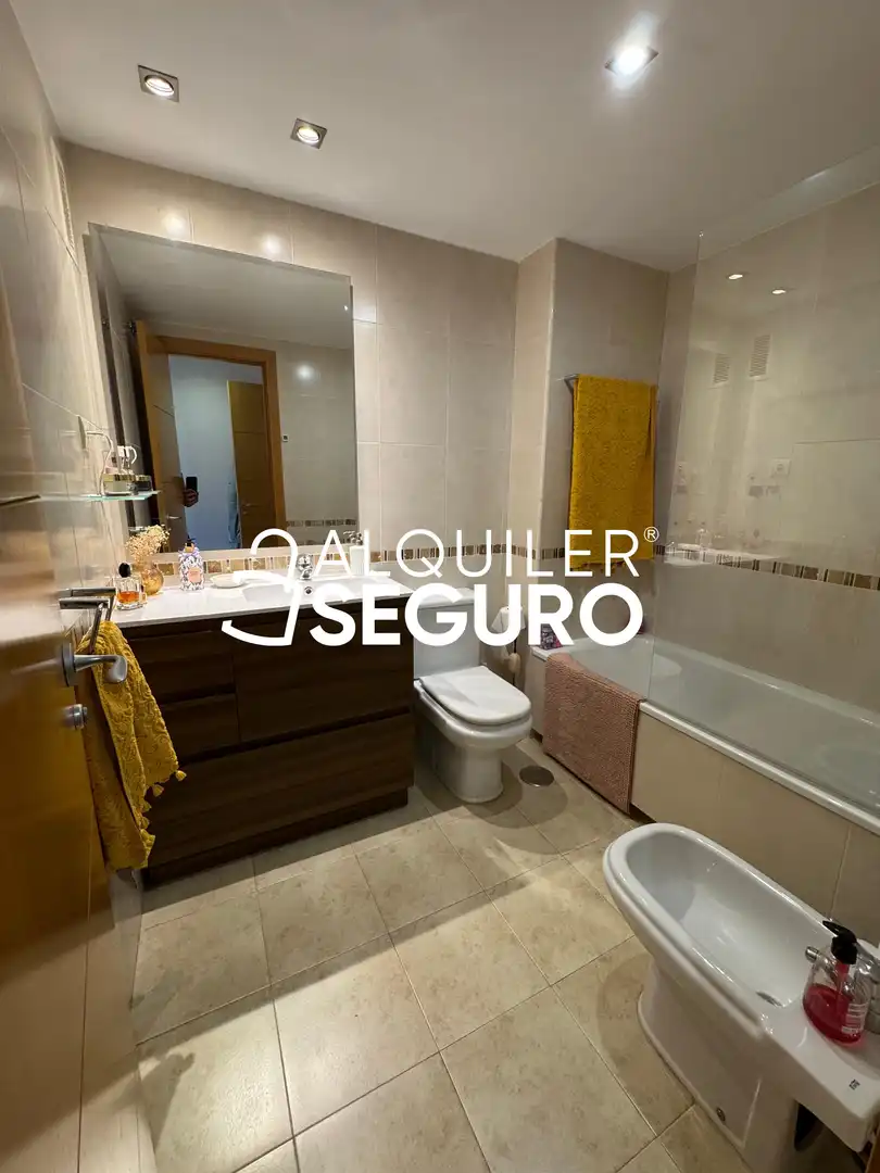 Bany de Pis de lloguer en Torremolinos amb Aire condicionat, Terrassa i Piscina