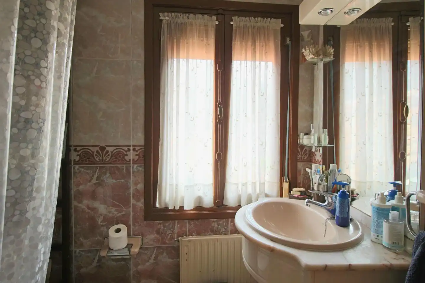 Badezimmer von Haus oder Chalet zum Verkauf in Quirós mit Heizung und Privatgarten