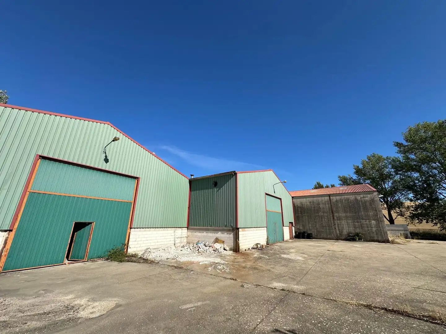 Vista exterior de Nau industrial en venda en Villalbilla de Burgos