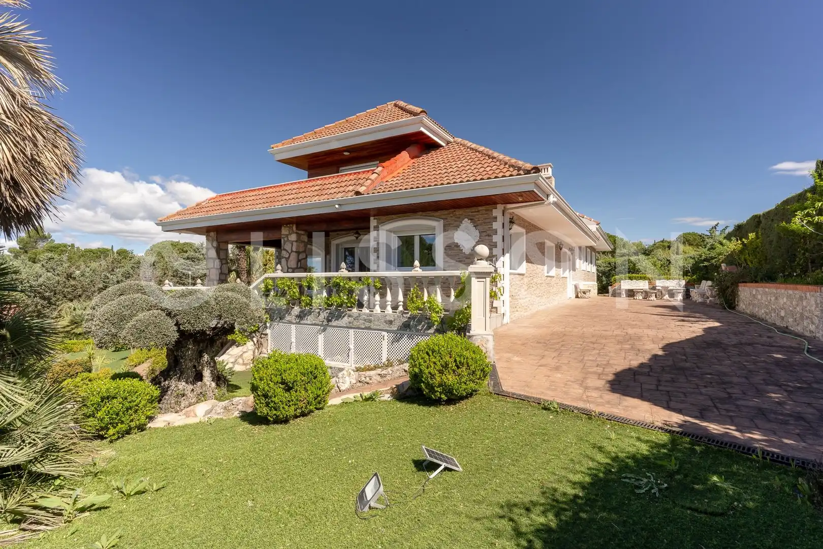 Außenansicht von Haus oder Chalet zum Verkauf in Algete mit Klimaanlage, Privatgarten und Terrasse
