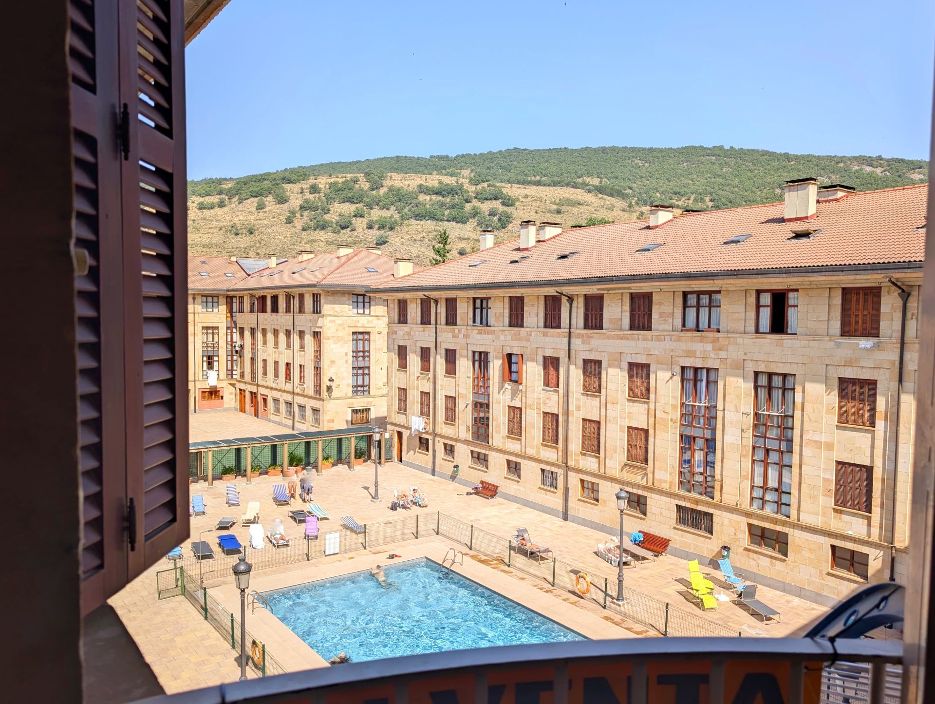 Piscina de Apartament en venda en Ezcaray amb Calefacció, Terrassa i Moblat