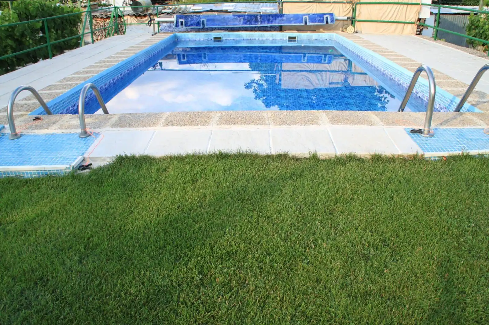 Piscina de Casa o xalet en venda en Grijota amb Jardí privat, Terrassa i Piscina