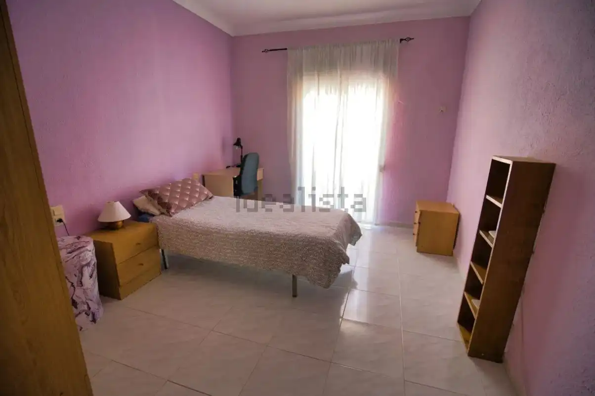 Schlafzimmer von Wohnung zur Miete in Valencia mit Abstellraum, Möbliert und Ofen