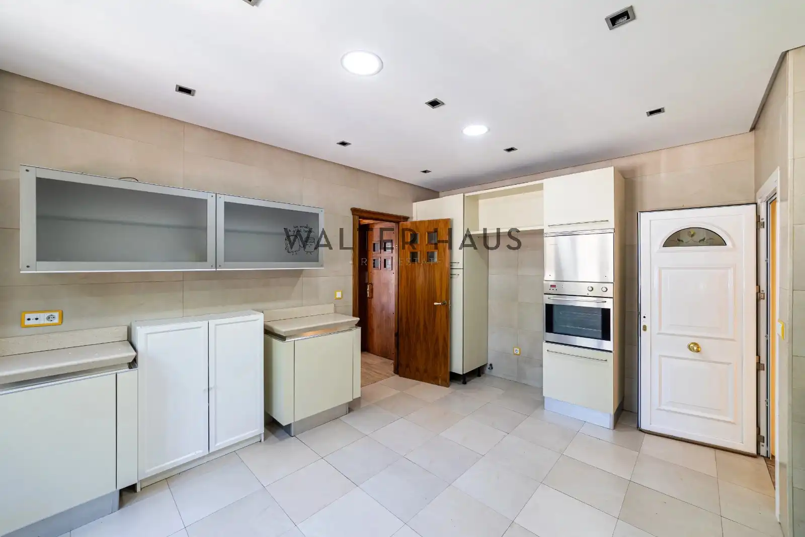 Cocina de Casa o chalet en venta en Madrid con Aire acondicionado, Jardín privado y Terraza