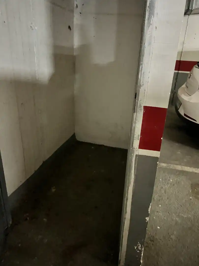 Einzelparkplatz mit Aufzug zum Verkauf in Carrer de Bernat Boades, imagen 3