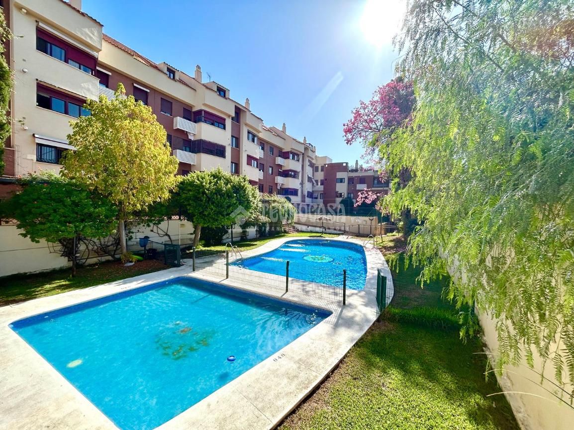 Vista exterior de Pis en venda en  Sevilla Capital amb Aire condicionat i Piscina comunitària