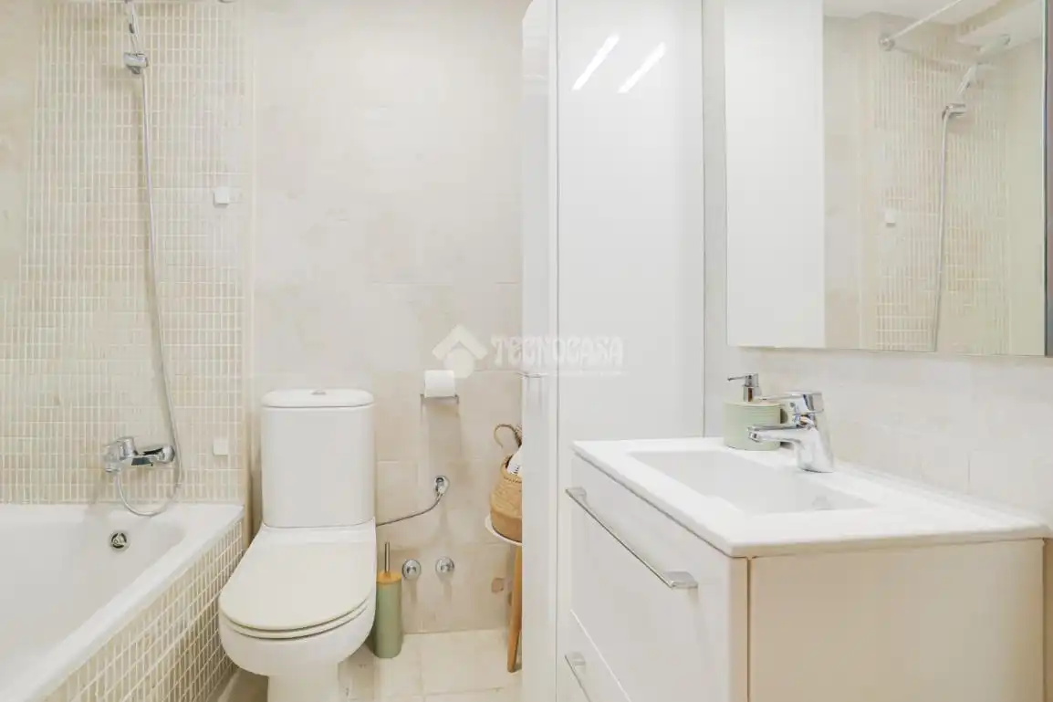 Badezimmer von Wohnung zum Verkauf in Sant Boi de Llobregat mit Klimaanlage, Heizung und Terrasse