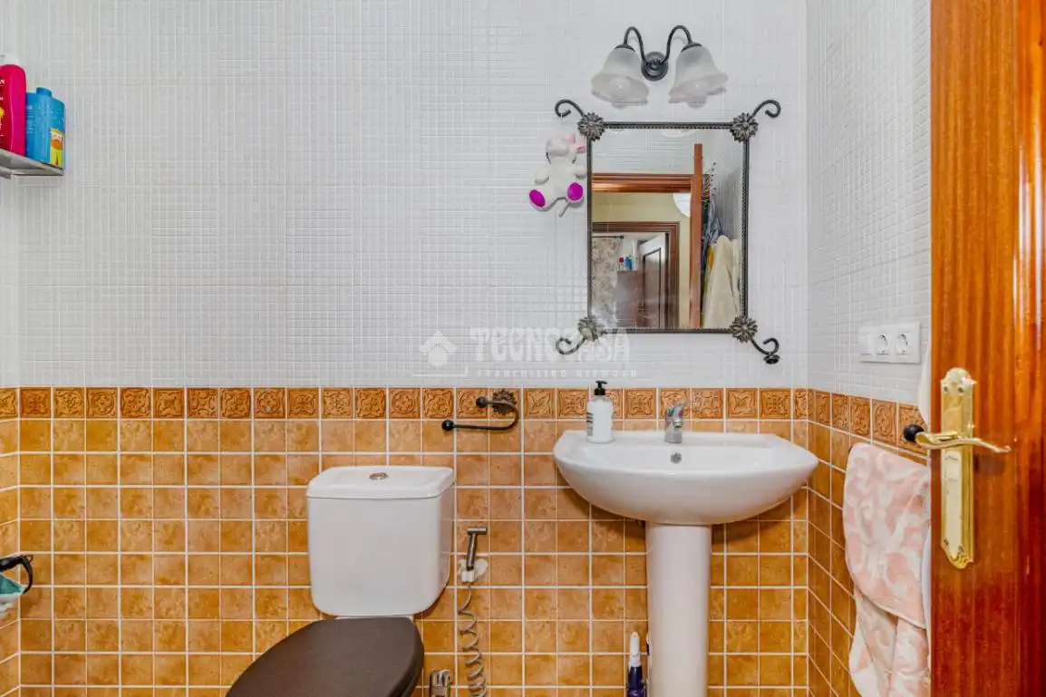 Bathroom of Flat for sale in Encinas Reales  with Air Conditioner, Heating and Furnished