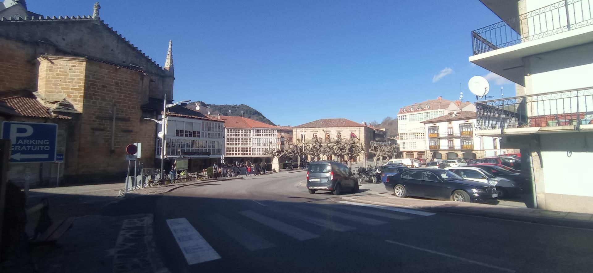 Vista exterior de Pis en venda en Espinosa de los Monteros amb Terrassa