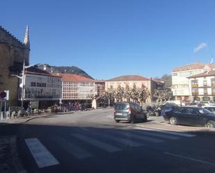 Vista exterior de Pis en venda en Espinosa de los Monteros amb Terrassa