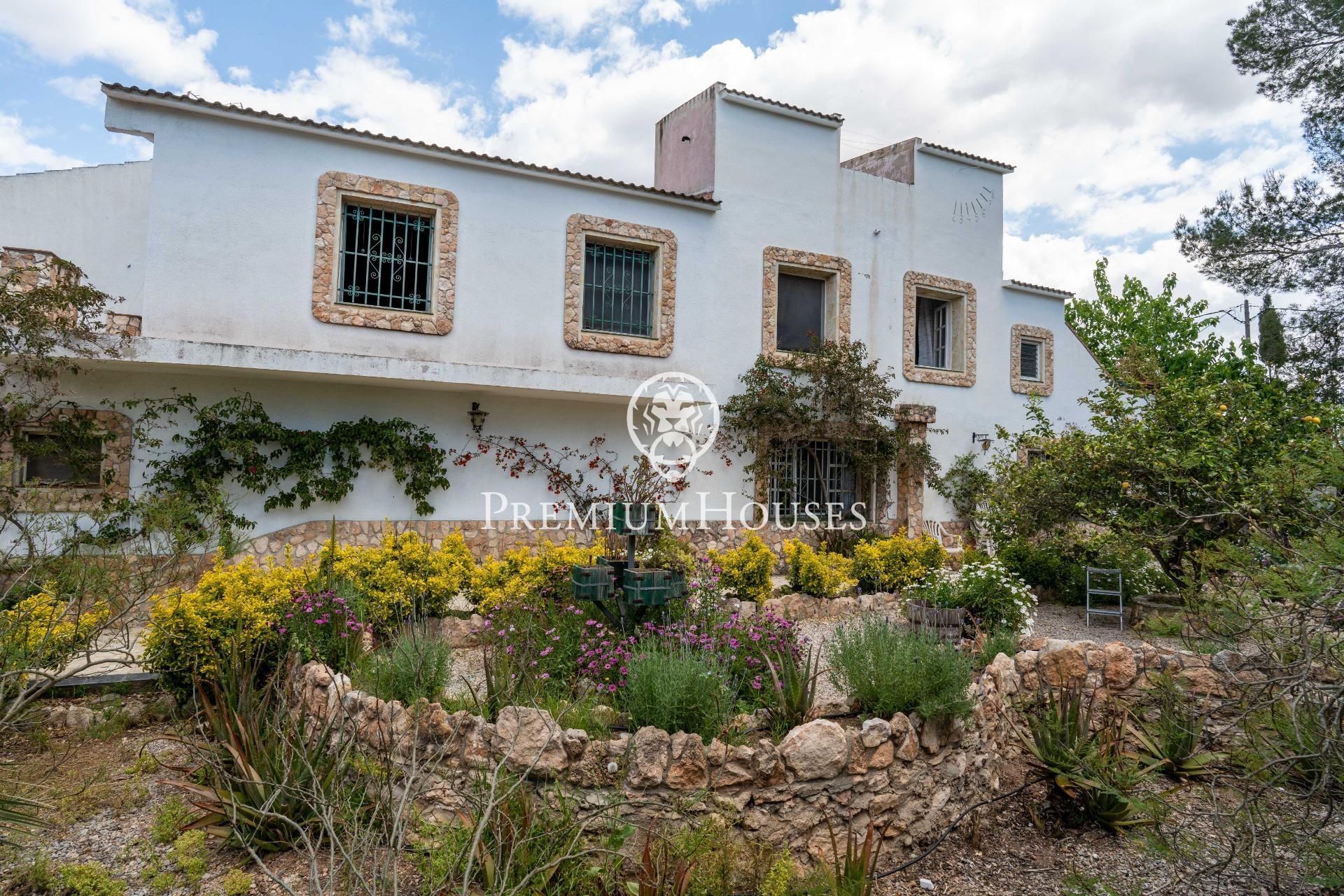 Vista exterior de Casa o xalet en venda en Vallmoll amb Calefacció, Jardí privat i Terrassa