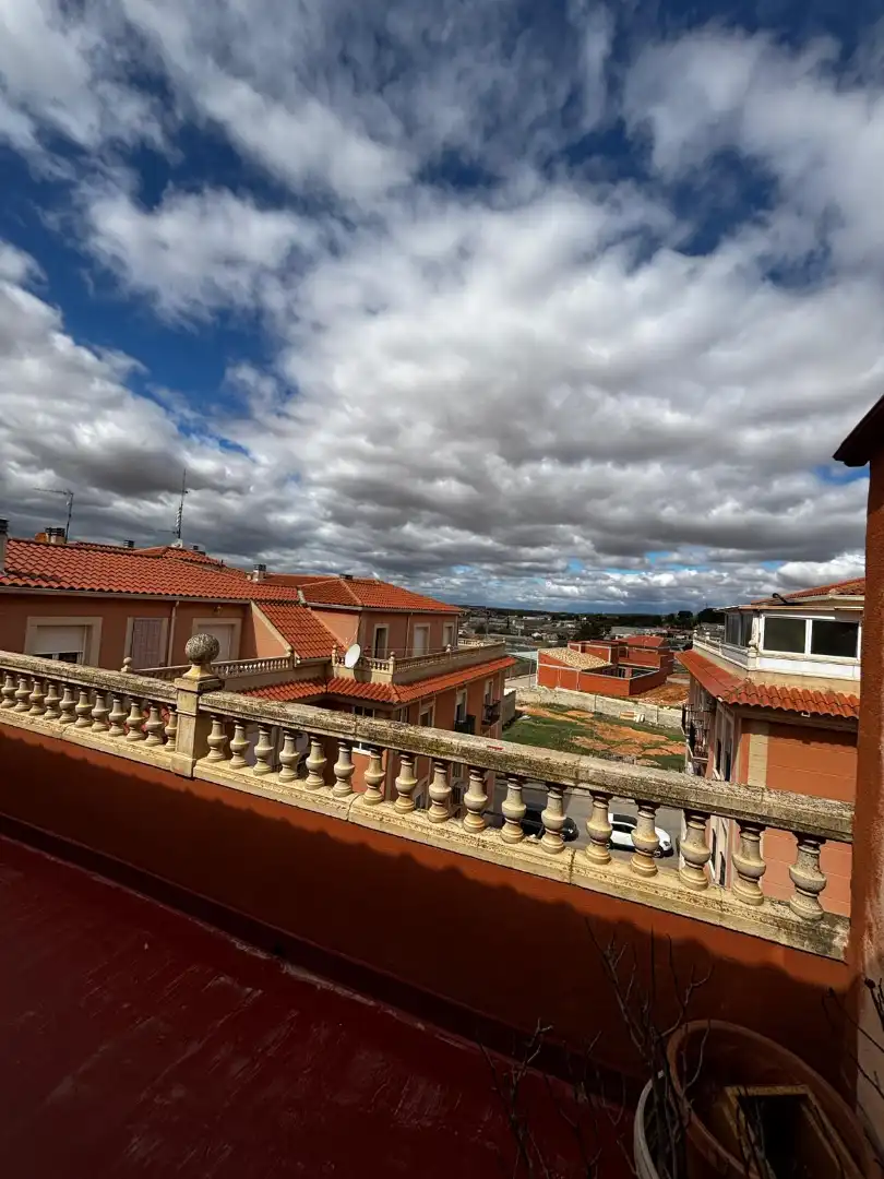 Außenansicht von Wohnung zum Verkauf in Quintanar del Rey mit Klimaanlage, Heizung und Terrasse