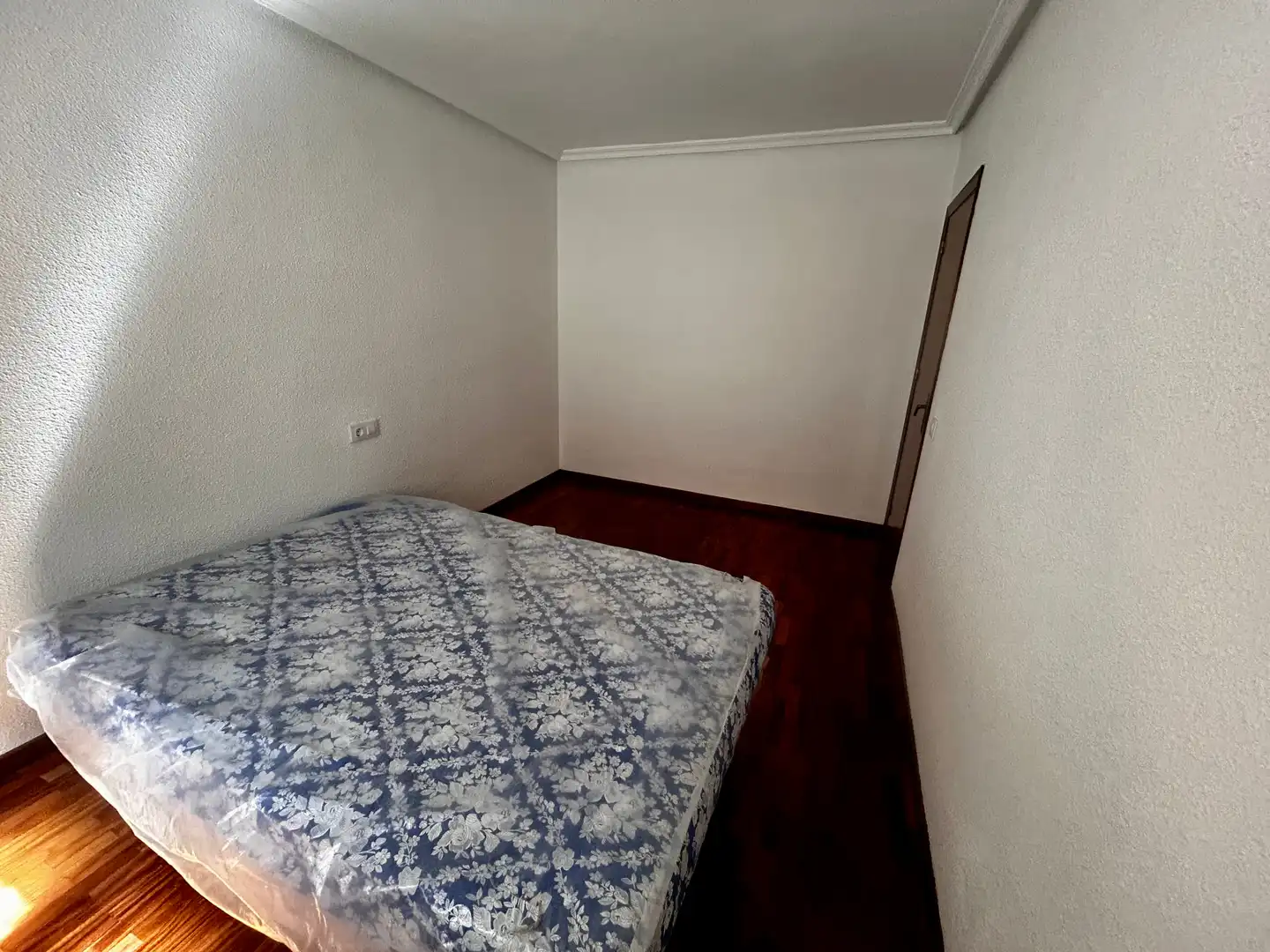 Habitación de Piso de alquiler en Ávila con Calefacción, Parquet y Horno