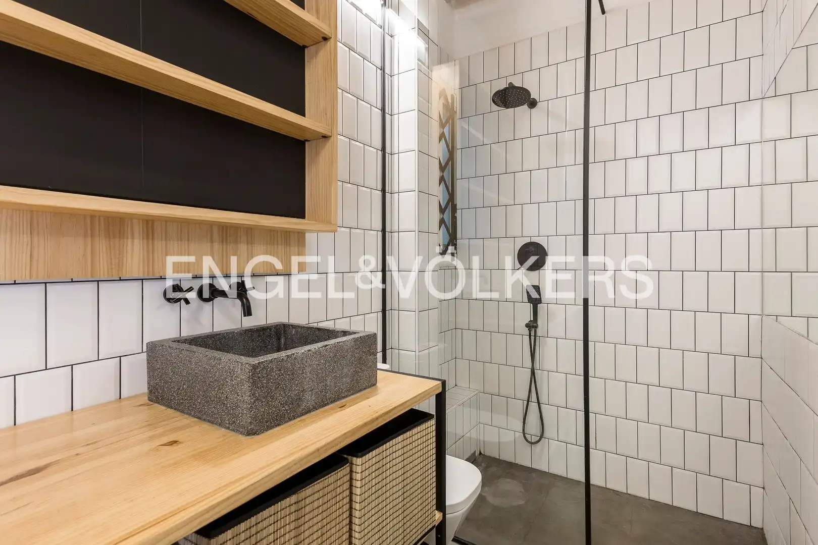 Bathroom of Flat for sale in Barcelona  with Air Conditioner, Heating and Balcony