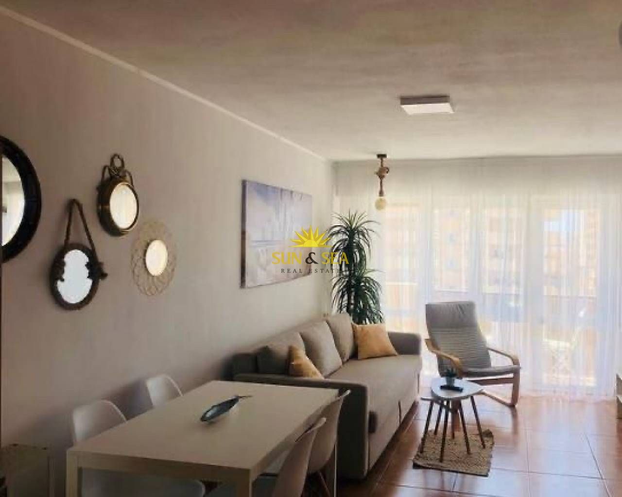 Sala d'estar de Apartament de lloguer en La Manga del Mar Menor amb Calefacció, Moblat i Rentadora