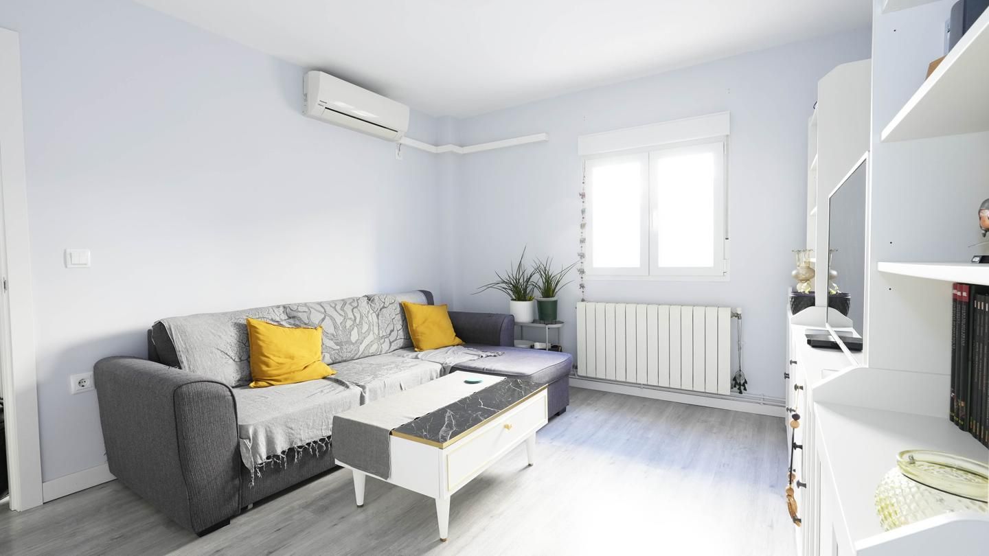 Living room of Flat for sale in  Madrid Capital  with Air Conditioner and Heating