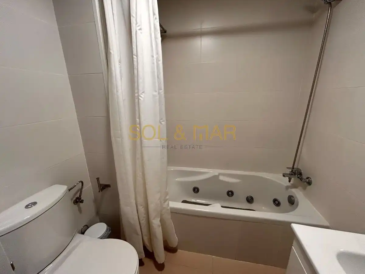 Bathroom of Apartments for sale in Benalmádena  with Air Conditioner, Heating and Furnished