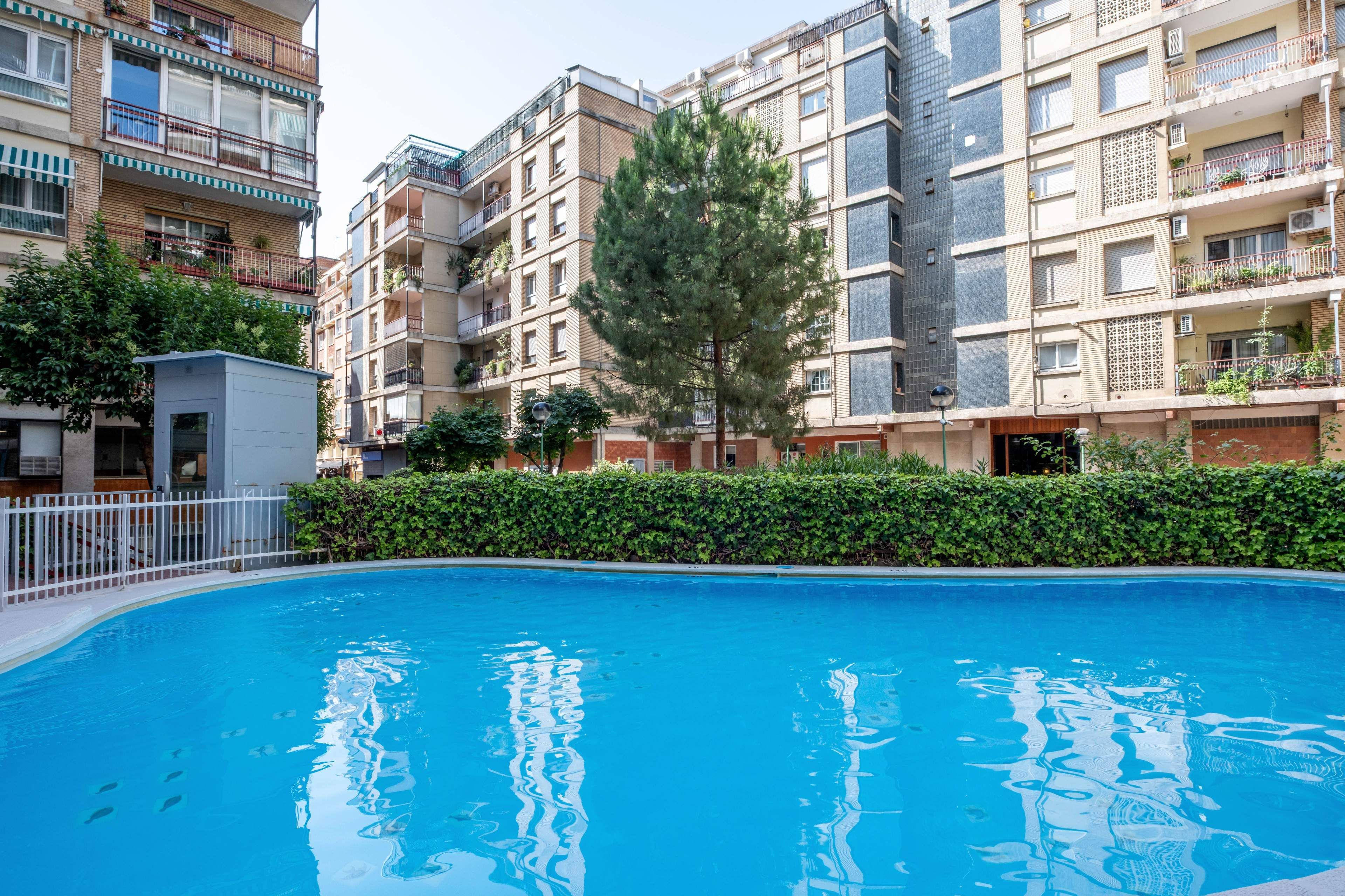 Swimming pool of Flat for sale in  Zaragoza Capital  with Air Conditioner, Heating and Private garden