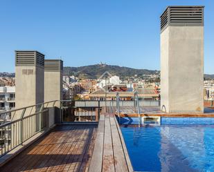 Swimming pool of Flat to rent in  Barcelona Capital  with Air Conditioner, Heating and Parquet flooring