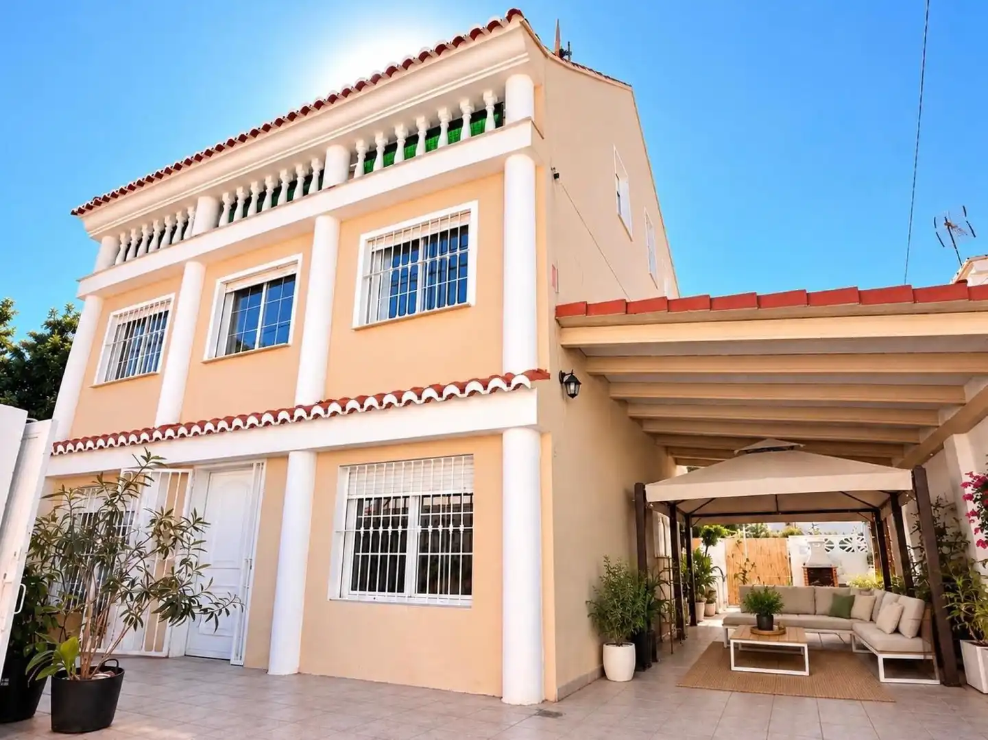 Vista exterior de Casa o chalet en venta en Grau de Gandia - Venecia - Marenys de Rafalcaid