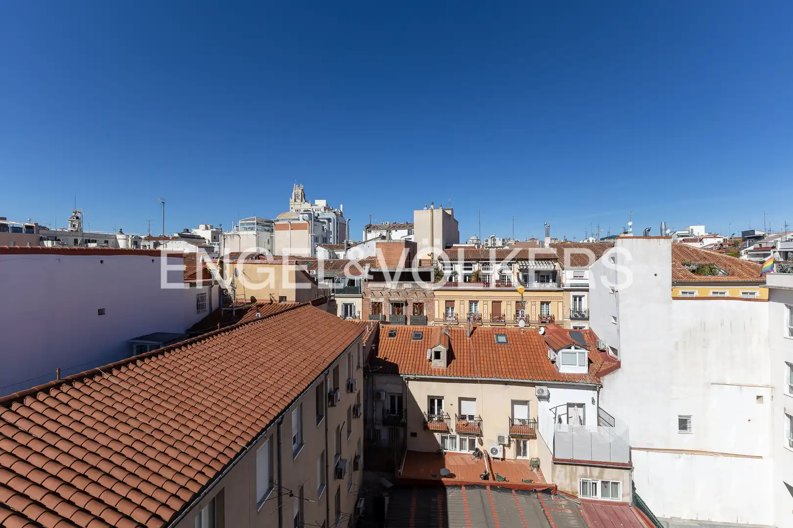 Vista exterior de Àtic en venda en Madrid amb Aire condicionat, Calefacció i Parquet