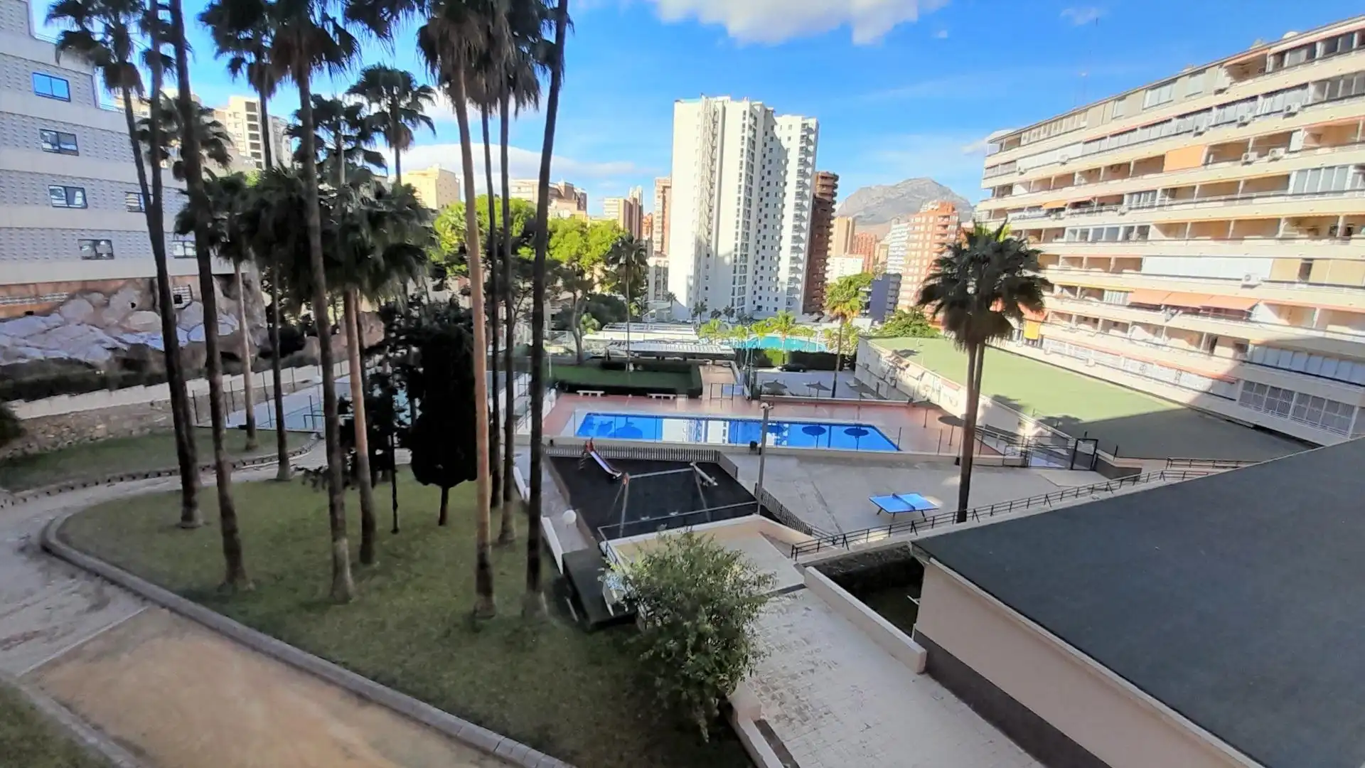 Vista exterior de Apartamento de alquiler en Benidorm con Aire acondicionado, Jardín privado y Amueblado