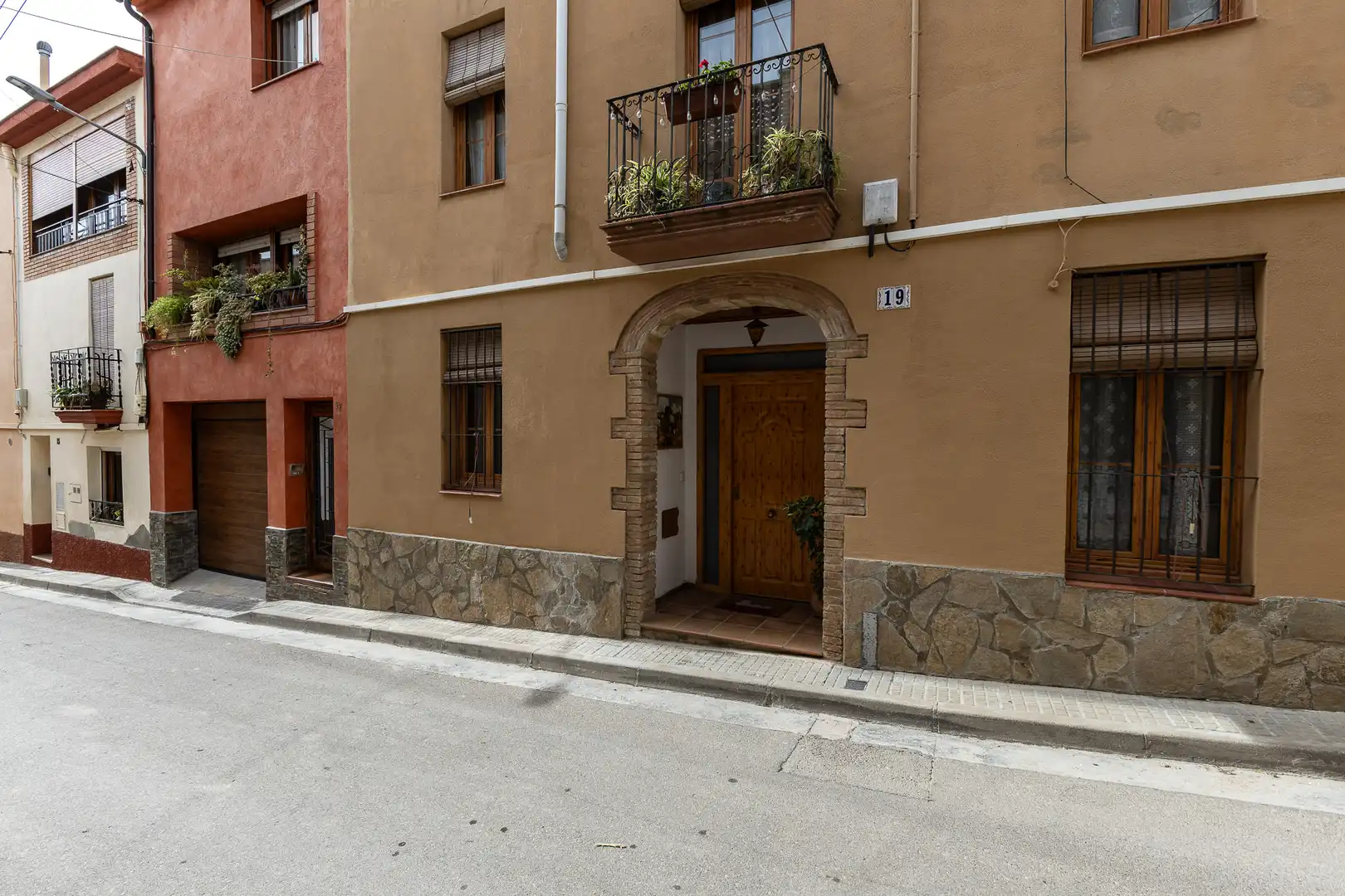 Vista exterior de Casa adosada en venta en Torrelavit con Calefacción y Terraza