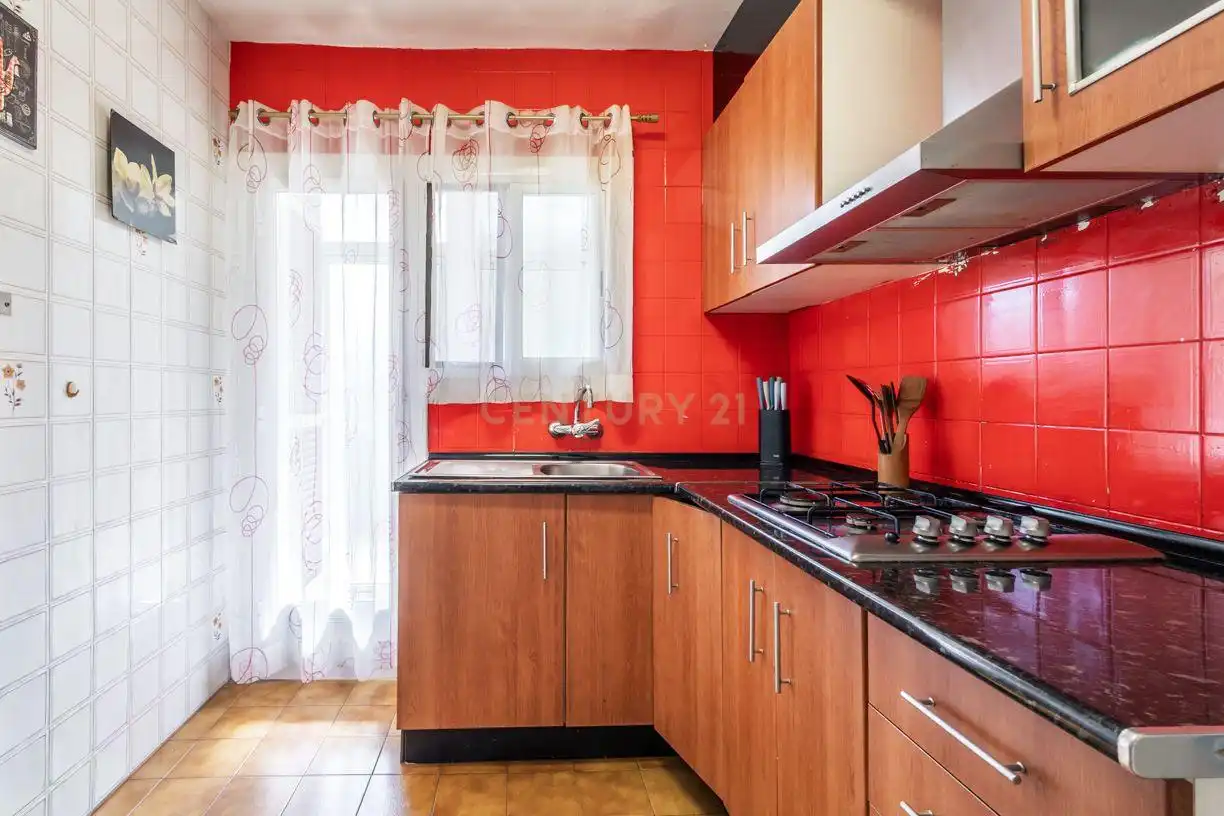 Kitchen of Apartments for sale in El Vendrell  with Air Conditioner and Oven