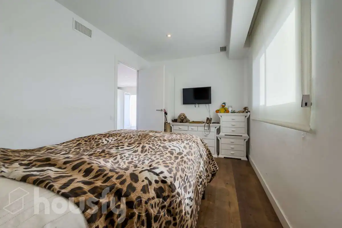 Dormitori de Casa o xalet en venda en Barcelona amb Aire condicionat, Calefacció i Jardí privat