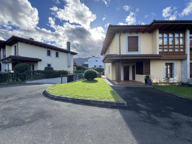 Casa adosada en Venta en Llanes pueblo