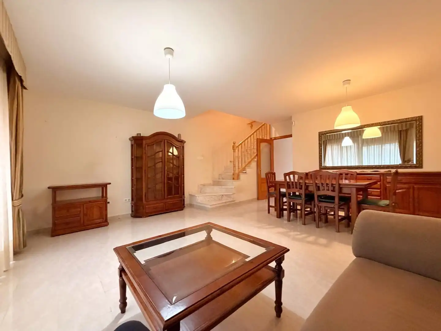 Sala de estar de Casa adosada de alquiler en Cubelles con Calefacción, Terraza y Amueblado