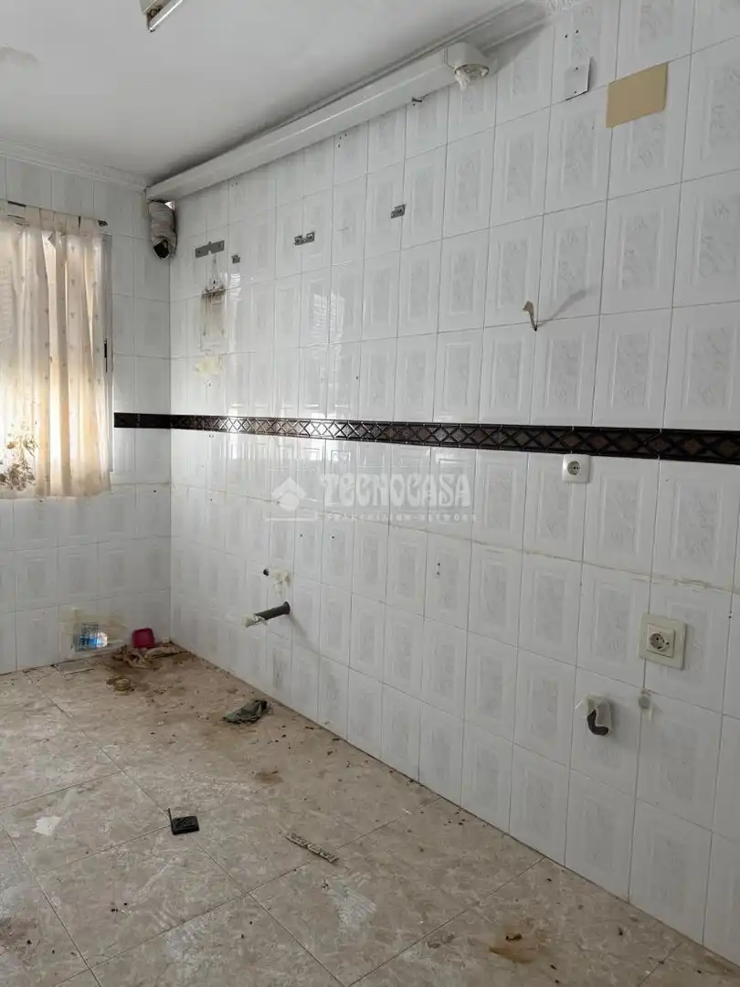 Baño de Piso en venta en Utrera con Aire acondicionado, Calefacción y Balcón