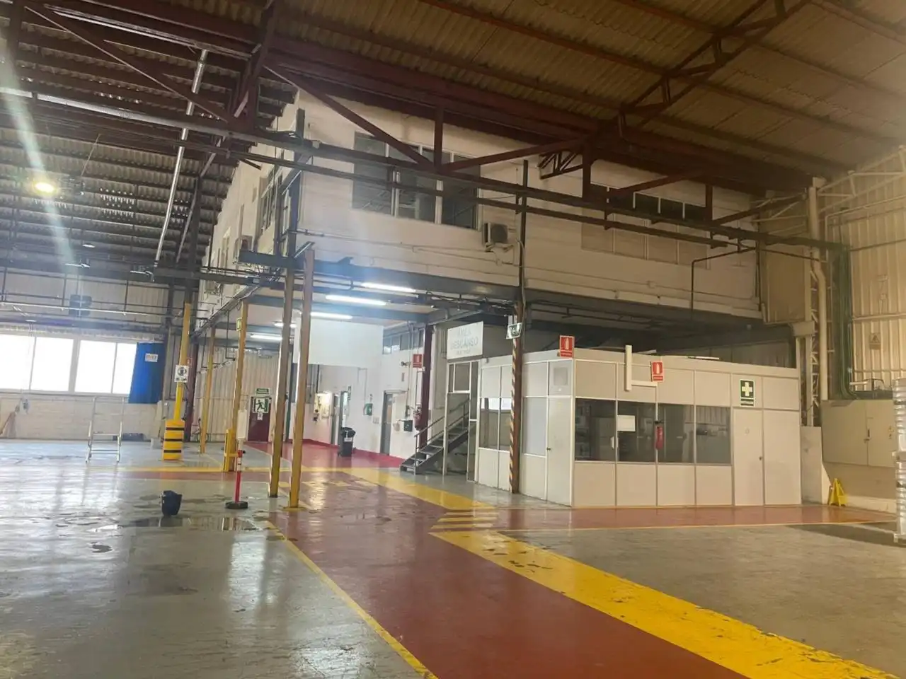 Vista exterior de Nave industrial en venta en Montmeló