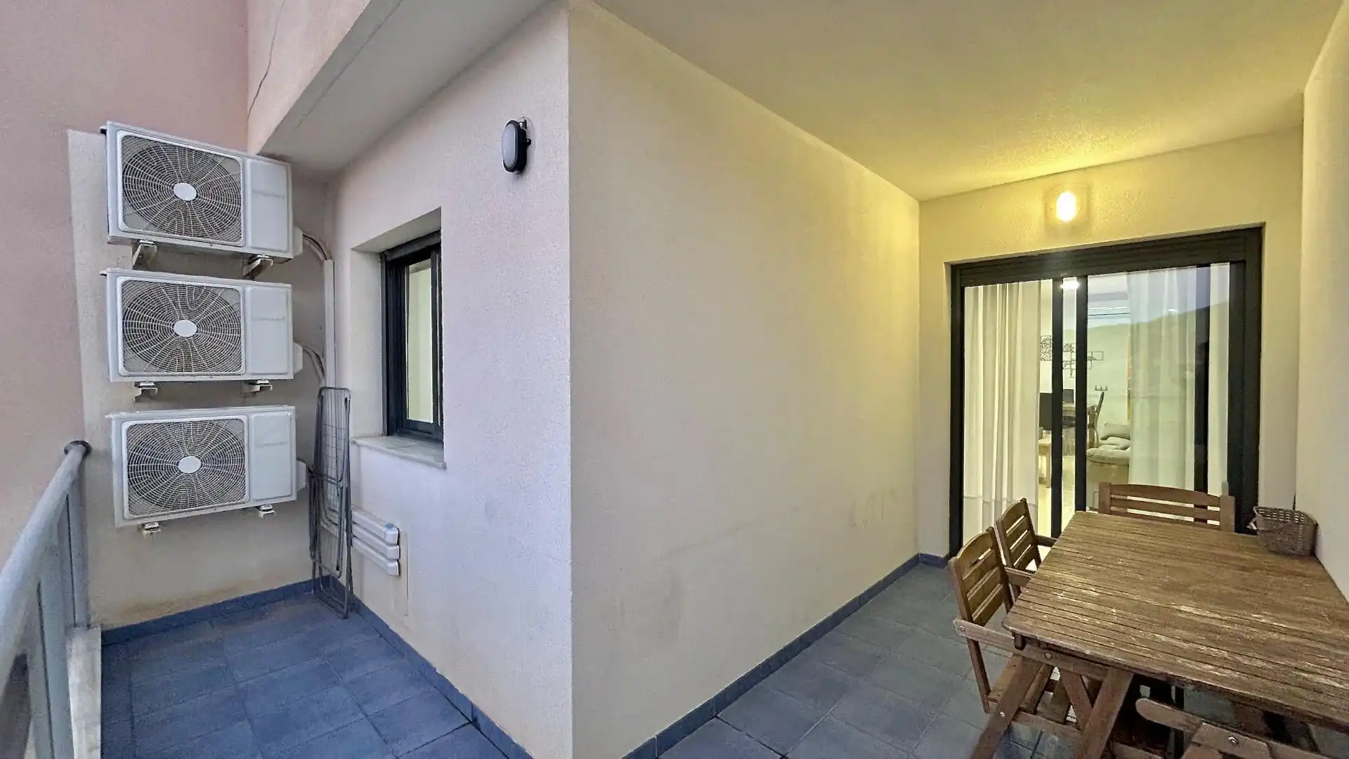 Appartamento con terrazza in vendita a Calle Calle de las Higueras, 95